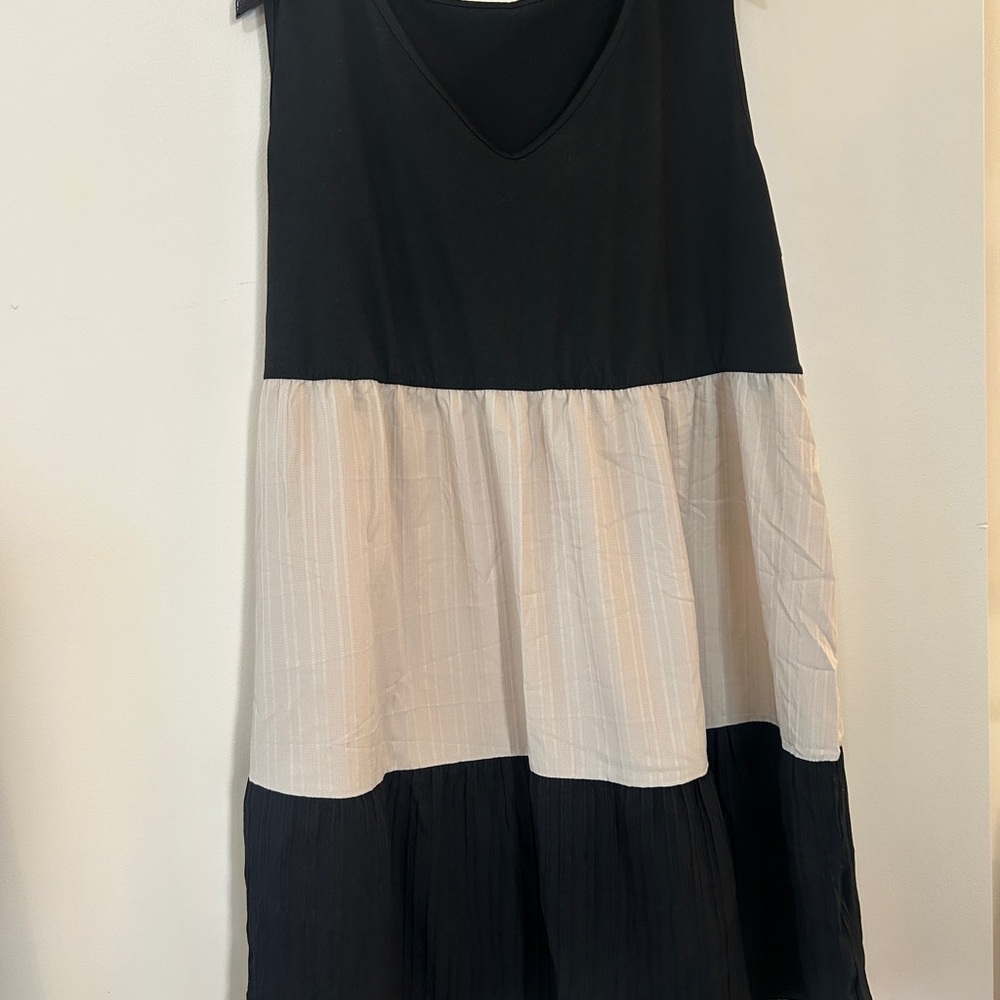 BloomChic Black and Cream Colorblock Dress